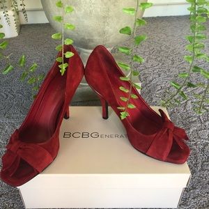 BCBG Peep toe pump